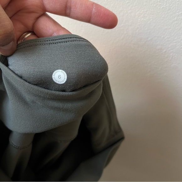 Lululemon Align Jogger Crop *23"
Army Green - Picture 13 of 13
